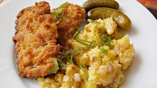 Řízky z vepřového bůčku: překvapivě šťavnatá pochoutka, která trumfne i klasiku