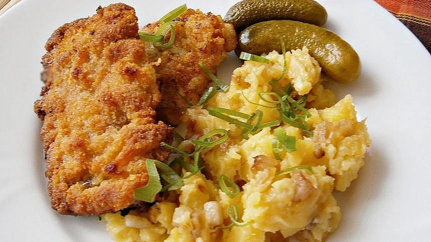 Smažený vepřový řízek z bůčku