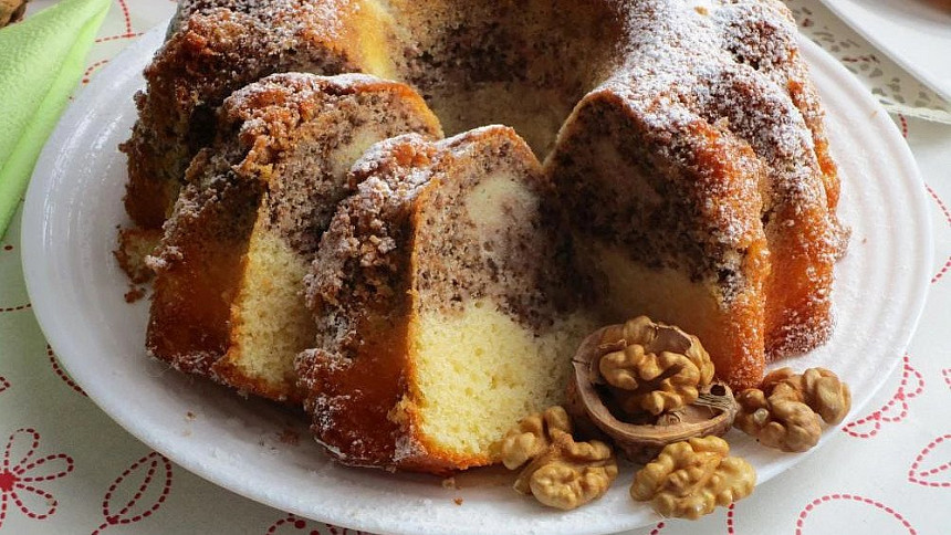 Bábovka patří mezi nejoblíbenější domácí moučníky.