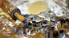 Příprava na Vánoce: Jak správně pečovat o kovová i plastová vykrajovátka? Pozor na myčku nádobí, mohla by materiál poničit