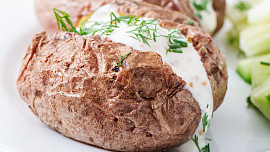 Delikatesa ze zbytků: Jak na nejlepší jacket potatoes neboli pečené brambory?