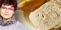 Pečeme s Ivou: Úžasně voňavý chlebík z banánového těsta je pečený ve formě a každý jeho krajíček je zdobený skořicovou kresbou