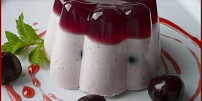 Originální třešňové recepty: Nepečené bábovičky z jogurtu jsou skvělé letní osvěžení