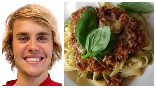 Jídelní rozmary slavných: Justin Bieber snídá vejce a miluje boloňskou omáčku s jednou zvláštní přísadou. Takhle ji připravuje