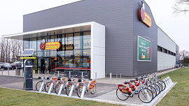 Tesco možná opustí Česko. O jeho prodejny by se mohl zajímat našinci milovaný polský řetězec