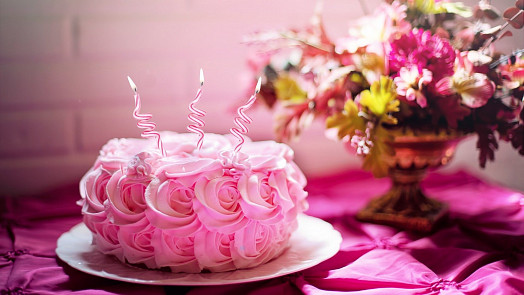 Dortové trendy roku 2021: Ochutnejte zábavný jelly cake nebo okouzlující flower cake!