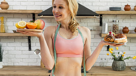 Zapomeňte na vážení jídla a počítání kalorií: Hitem internetu je dlaňová metoda hubnutí, kterou má k dispozici každý