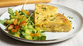 Jak oživit bramborák? S nastrouhaným kuřecím masem a mozzarellou je hitem internetu, je šťavnatý a voní bylinkami