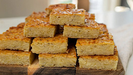 Úžasný bramborák pro lenochy: Místo pánve použijte troubu, výsledek předčí originál