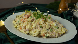 KVÍZ: Víte, jak správně uvařit brambory do štědrovečerního salátu? Otestujte se, zda solíte ve správný čas či používáte vhodný typ