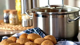 Chcete rychleji uvařené brambory, které chutnají božsky? Použijte trik s máslem, změní vaše zvyky