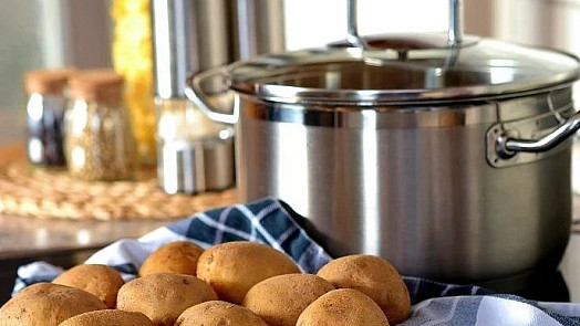 Chcete rychleji uvařené brambory, které chutnají božsky? Použijte trik s máslem, změní vaše zvyky