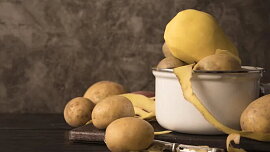 Kvůli škrabce přicházíte o to nejlepší z brambor. Kuchaři používají lepší trik