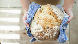Letem chlebovým světem: Víte, co je to lavaš, kde se jí naan a čím se plní mlawi?