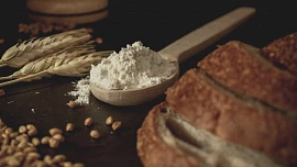 Velký přehled druhů mouk: Která se hodí na kynuté těsto, která je vhodná na zavářky