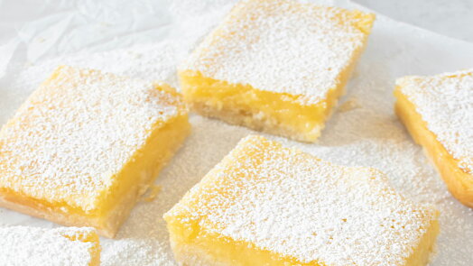 Do maďarského tvarohového koláče nepotřebujete ani gram mouky. Je krásně vláčný a voní po citronu a vanilce