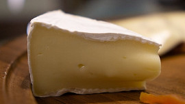 Francouzský sýr brie miloval už císař Karel Veliký, i když na něm málem zničil to nejlepší!