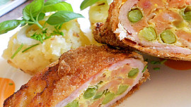 Brněnský řízek překypuje bohatou vaječnou náplní: Vyvážená chuť i křupavý obal vás nadchnou. Příprava je snadná