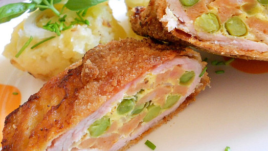 Brněnský řízek překypuje bohatou vaječnou náplní: Vyvážená chuť i křupavý obal vás nadchnou. Příprava je snadná