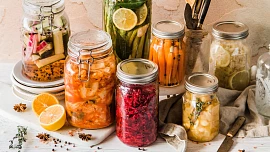 Zeleninová nakládačka: připravte si pikantní mrkev, česneková cherry rajčátka nebo křupavé fazolky