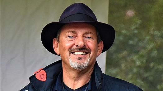 Otakar Brousek nabízí recept na sledě v hořčičné omáčce a přiznává: Jsem všežravec, třeba buřty s hořčicí a pivem jsou lahůdka