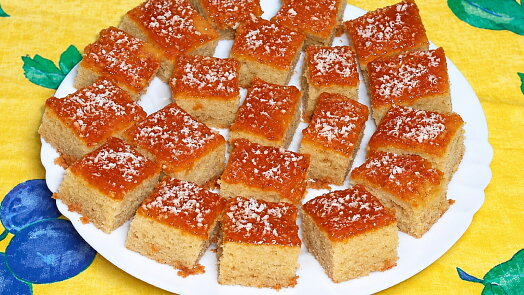Rychlá jablečná buchta téměř bez práce. Stačí pár skleniček přesnídávky
