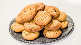 Buchty po ránu: Vynikající arašídové sušenky podle Josefa Maršálka  zvládnete upéct jen ze čtyř surovin, navíc bez mouky