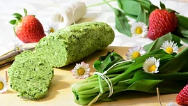 Dokonalá tečka: Domácí bylinkové máslo pozvedne (nejen) steaky do božských výšin