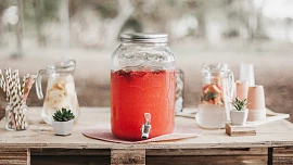 Úžasná růžová sangria: Verze s grapefruitem a rozmarýnem vás nadchne! Takhle snadno se dělá