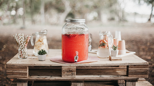 Úžasná růžová sangria: Verze s grapefruitem a rozmarýnem vás nadchne! Takhle snadno se dělá