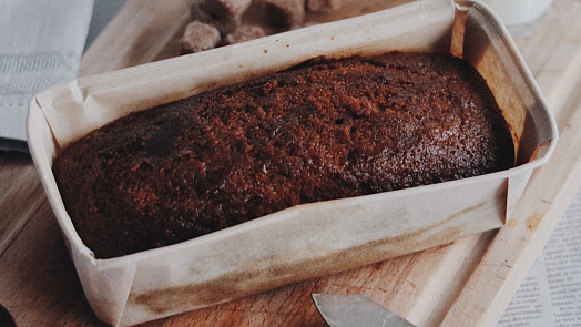 Jamaican ginger cake: Pikantní  verze perníku má výraznou chuť a vůni po zázvoru a vláčnost mu dodává jedna důležitá ingredience