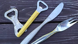 Milujeme retro! Kuchyně našich babiček a maminek zdobily remoska, cibulák i hliníkové příbory, stále je používáme