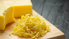 Čedar - anglický sýr, který dobyl svět: Ochutí britský cibulový koláč i mexické nachos