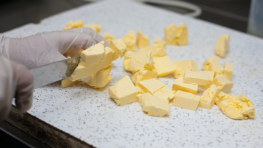 Jak správně zmrazit máslo, aby vydrželo na vánoční pečení: Využijte akce a připravíte lahodné cukroví levněji a bez stresu