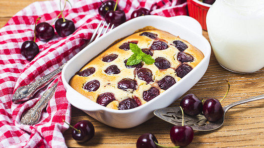 Ochutnejte clafoutis: Francouzský třešňový moučník vypadá jako pudink a peče se schválně s peckami