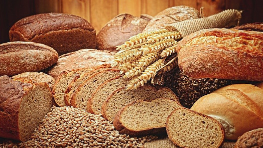 Víte, proč se chlebu říká Boží dar? Nejběžnější potravina prý umí chránit i před uhranutím