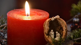 Stůl omotaný řetězem, pouštění skořápek a házení střevícem. Znáte dobře štědrovečerní zvyky?