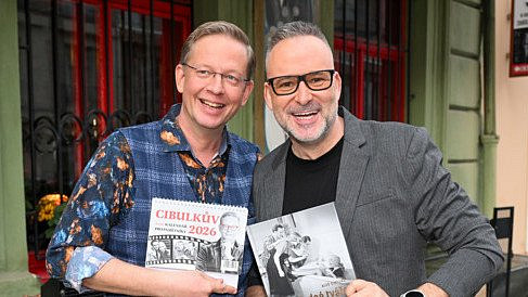 Vánoce dvojice Cibulka a Jagelka jsou vše, jen ne tradiční: Speciální řízky a salát už se nekonají, ale jídla najdete u pánů spoustu