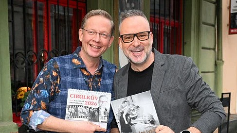 Vánoce dvojice Cibulka a Jagelka jsou vše, jen ne tradiční: Speciální řízky a salát už se nekonají, ale jídla najdete u pánů spoustu