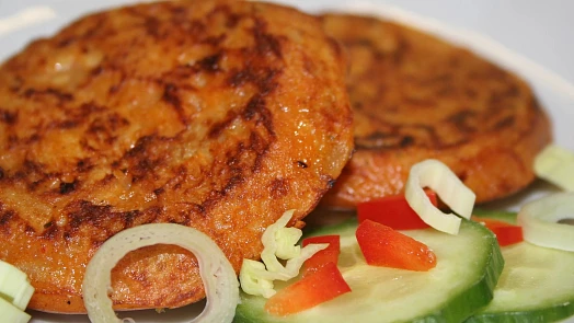 Cikánský řízek překvapí nevšední a jednoduchou přípravou. Chutná báječně, voní po paprice a krásně křupe