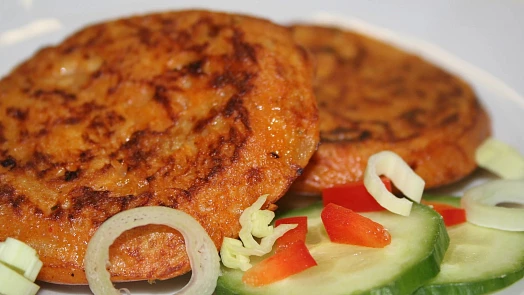 Cikánský řízek překvapí nevšední a jednoduchou přípravou. Chutná báječně, voní po paprice a krásně křupe