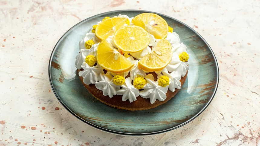 Citronový koláč je skvělou možností, jak se v létě osvěžit.
