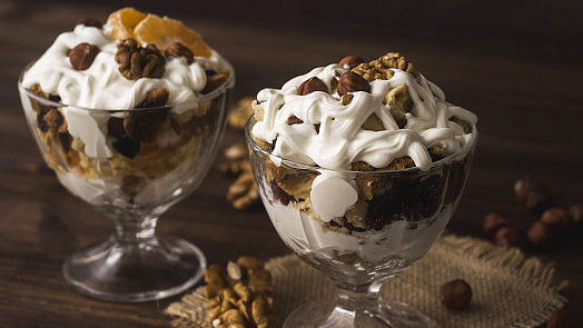 Zbylo vám cukroví? Využijte vanilkové rohlíčky, pusinky a další druhy do nádherných pohárů. Milují je všichni