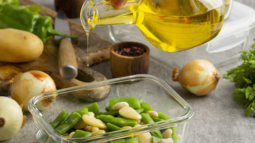 Rostlinný olej při přípravě pokrmu