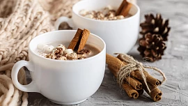 Nejlepší horká čokoláda? Přidejte smetanu, koření a bonbony marshmallow!