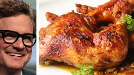 Jídelní rozmary slavných: Colin Firth miluje arabské mezze a sám připravuje indická jídla, třeba tohle kuře tandoori