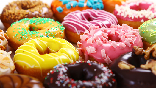 Koblížky až z Ameriky: Donuty jsou lehké, nadýchané a polité sladkou polevou. Kdo by odolal?