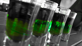 Nejslavnější české „míchačky“: Bavorák, houba nebo šavle meče a další drinky, které dokázaly rozjet každý večírek