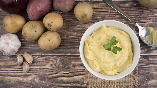 Co se zbylou bramborovou kaší? Vsaďte na voňavé placky, luxusní pečené krokety nebo jemnou polévku