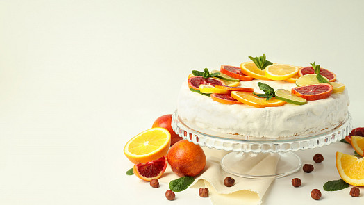 Nevšední cuketový dort voní tymiánem a citronovou polevou a chutná božsky. Takhle snadno se dělá